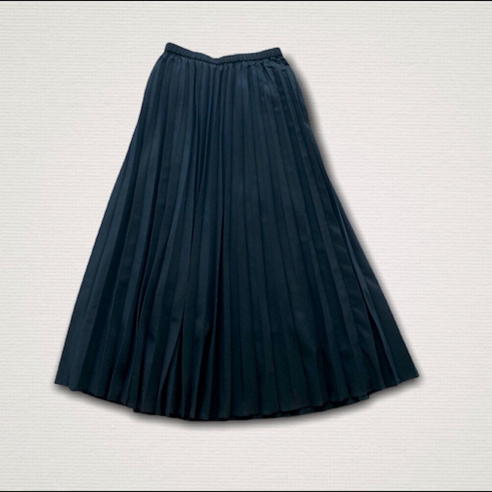 Uniqlo Navy Blue Pleated Midi Skirt (No Tag)
